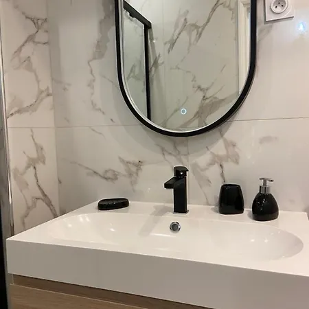 Le Voltaire Apartment *