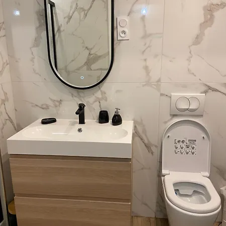 Le Voltaire Apartment *